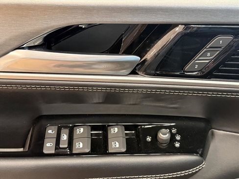 New 2026 Jeep Grand Wagoneer Limited AWD/4WD image 17
