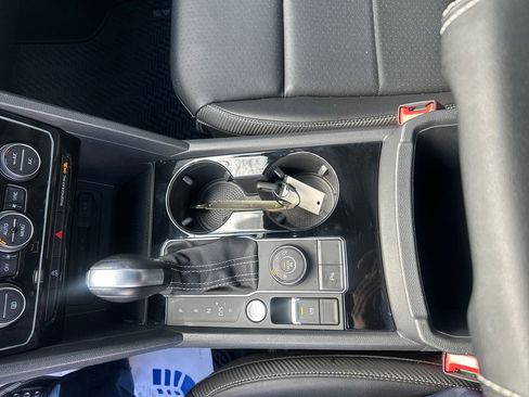 Used 2023 Volkswagen Atlas Cross Sport SE w/ Panoramic Sunroof Package image 12