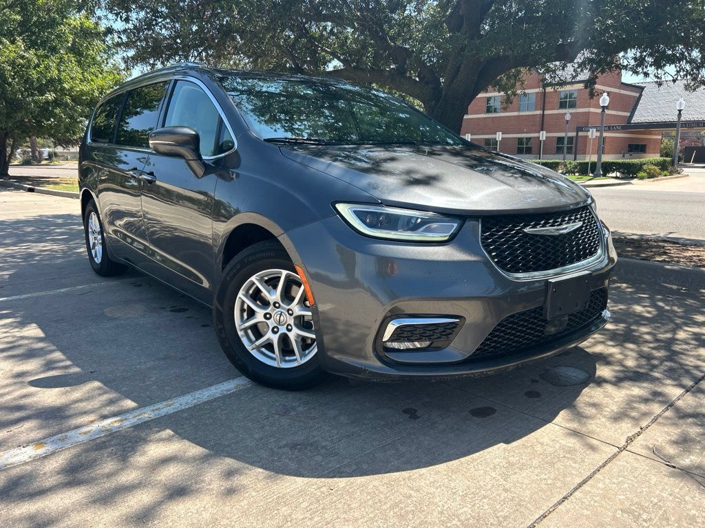 Used 2021 Chrysler Pacifica Touring-L FWD image 2