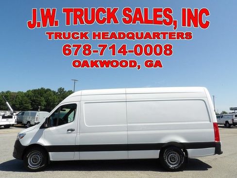 Used 2023 Mercedes-Benz Sprinter 2500 image 2