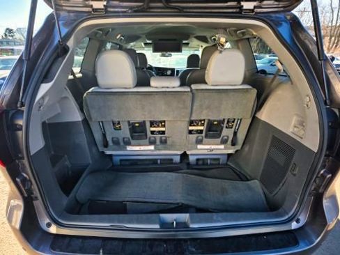 Used 2017 Toyota Sienna XLE Premium w/ Cargo Management Package image 54