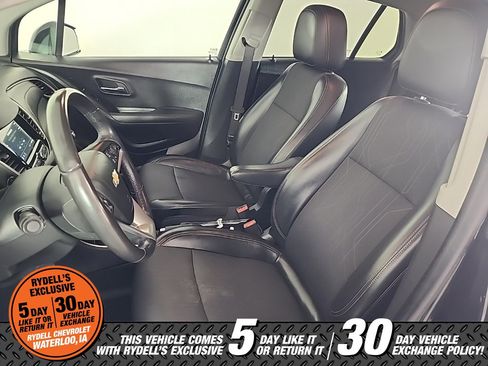 Used 2019 Chevrolet Trax LT w/ LT Convenience Package image 16