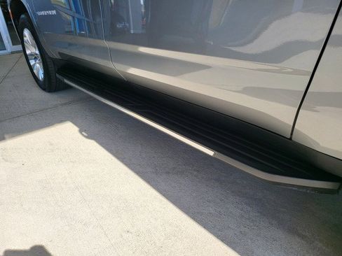 Used 2023 Chevrolet Suburban Premier image 30