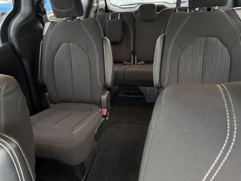 Used 2024 Chrysler Pacifica Touring image 30