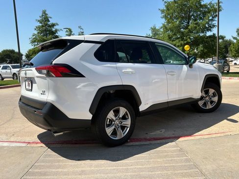 Used 2025 Toyota RAV4 LE AWD/4WD image 6