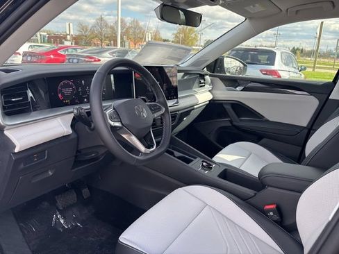 New 2026 Volkswagen Tiguan SE AWD/4WD image 14