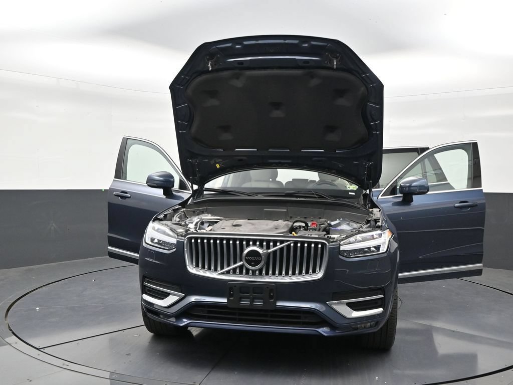 Used 2023 Volvo XC90 B6 Plus AWD/4WD image 33