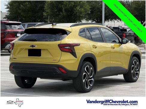 Certified 2025 Chevrolet Trax RS w/ Driver Confidence Package FWD image 4