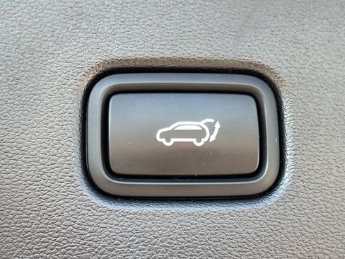 Certified 2022 Hyundai Tucson Limited AWD/4WD image 12