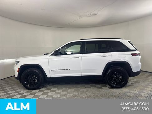 Used 2025 Jeep Grand Cherokee Altitude AWD/4WD image 10