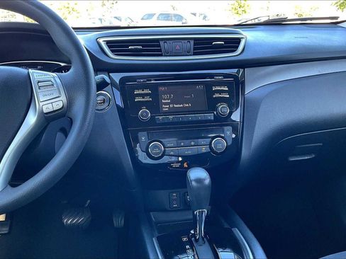 Used 2015 Nissan Rogue SV image 6