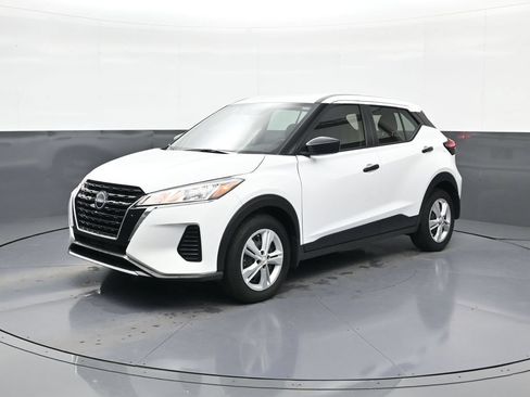 Certified 2025 Nissan Kicks Play S FWD image 4