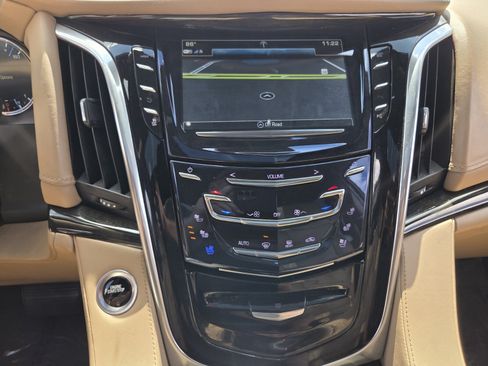 Used 2019 Cadillac Escalade Platinum RWD image 23