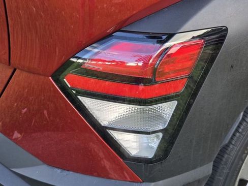 Used 2024 Hyundai Kona SE FWD image 9