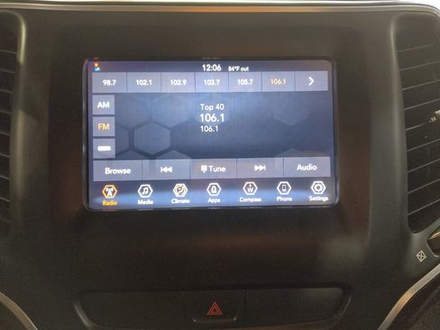 Used 2020 Jeep Cherokee Latitude FWD image 25