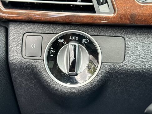 Used 2013 Mercedes-Benz E 350 4MATIC Sedan image 34