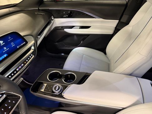 Used 2024 Cadillac Lyriq Luxury RWD image 19
