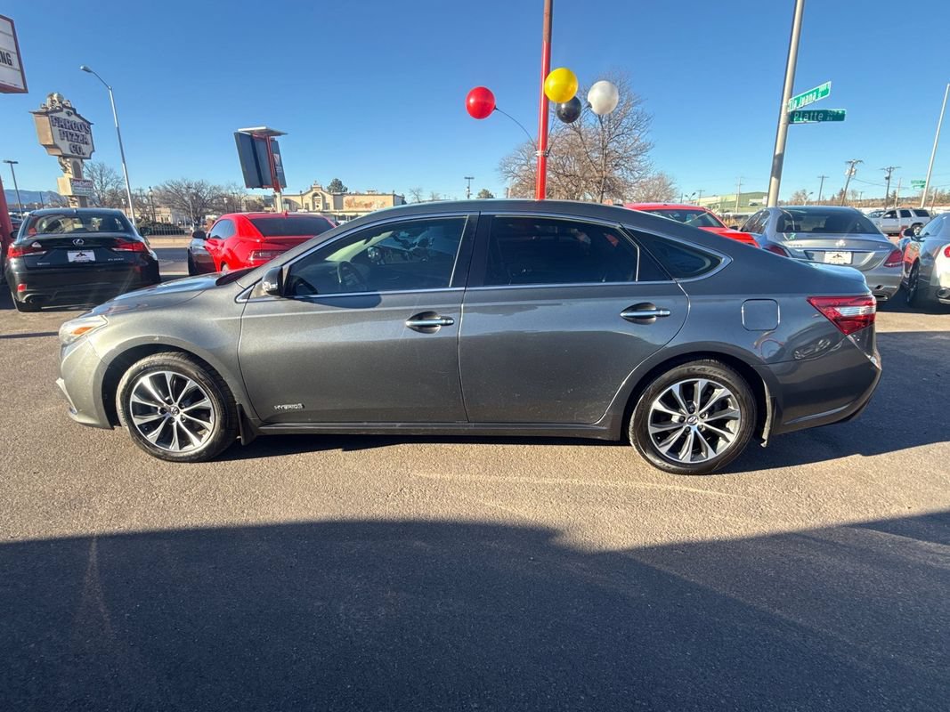 Used 2018 Toyota Avalon XLE Premium FWD image 4