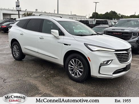 Used 2024 Buick Enclave Essence AWD/4WD image 1