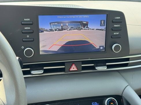 Used 2021 Hyundai Elantra SEL image 27