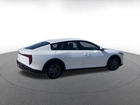 Used 2025 Kia K4 LXS image 15