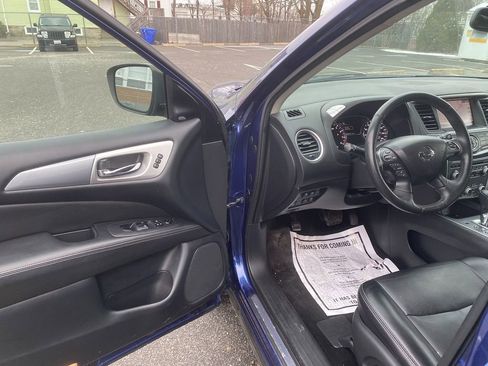 Used 2019 Nissan Pathfinder SL image 3