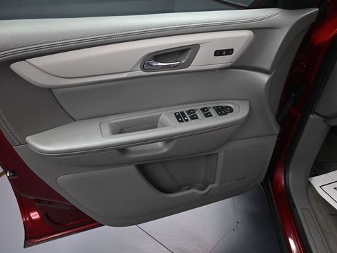 Used 2016 Chevrolet Traverse LT image 10