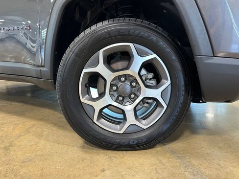 Used 2022 Jeep Compass Trailhawk w/ Sun and Sound Group AWD/4WD image 9