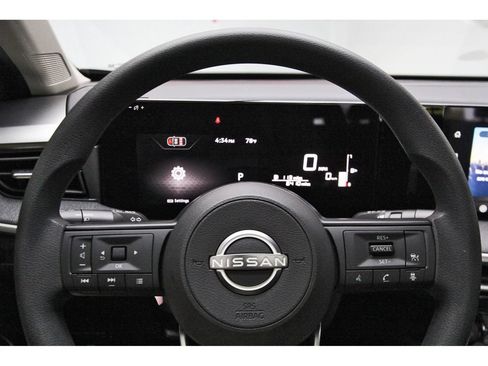 Used 2026 Nissan Kicks SV w/ SV Premium Package FWD image 15