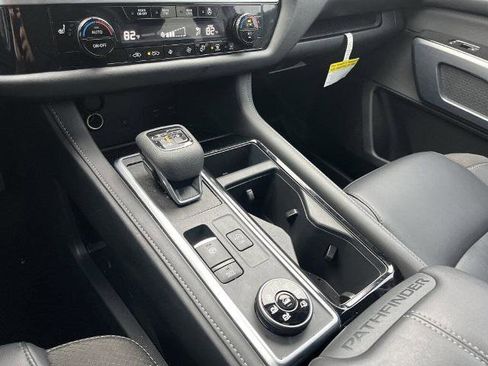 Certified 2025 Nissan Pathfinder SL image 10