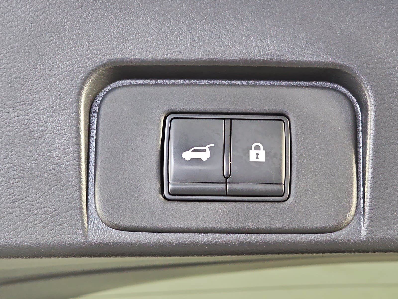 Used 2023 Nissan Rogue SV w/ SV Premium B Package FWD image 13