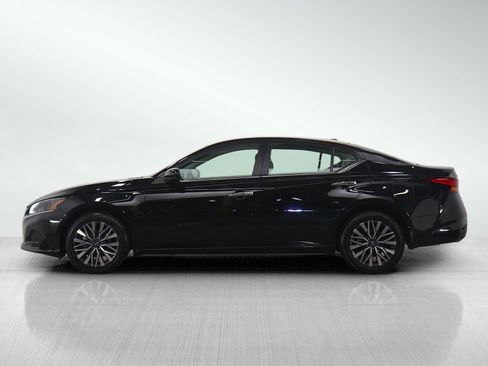 Used 2023 Nissan Altima 2.5 SV w/ SV Premium Package image 2