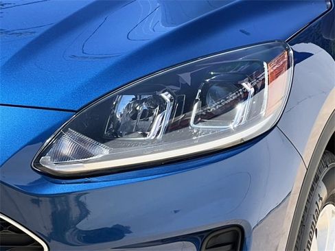 Used 2022 Ford Escape SE image 32