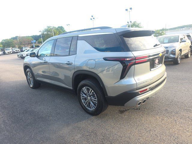 Used 2026 Chevrolet Traverse LT AWD/4WD image 4