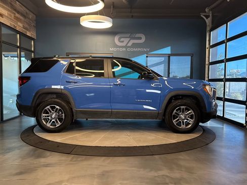 Used 2025 GMC Terrain Elevation AWD/4WD image 2