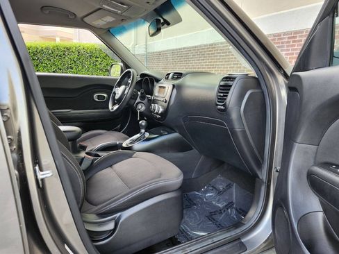 Used 2016 Kia Soul FWD image 6