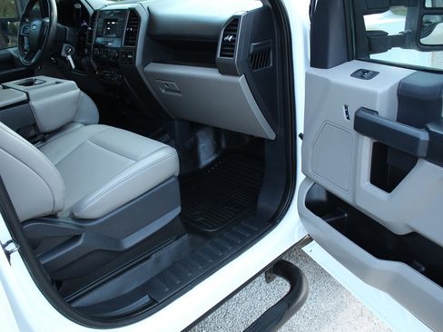 Used 2022 Ford F250 XL w/ Power Equipment Group image 21