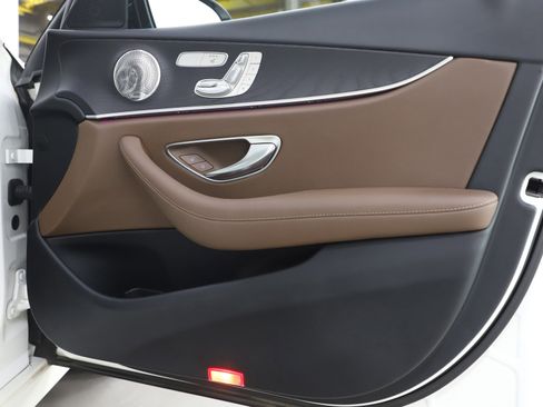 Used 2019 Mercedes-Benz E 300 4MATIC image 9