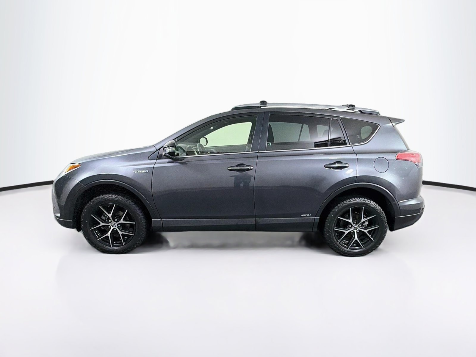 Used 2018 Toyota RAV4 SE w/ Advanced Technology Package AWD/4WD image 4