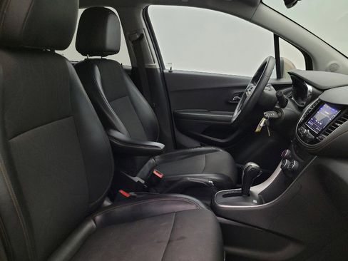 Used 2022 Chevrolet Trax LT AWD/4WD image 21