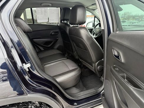 Used 2021 Chevrolet Trax LT w/ LT Convenience Package image 12