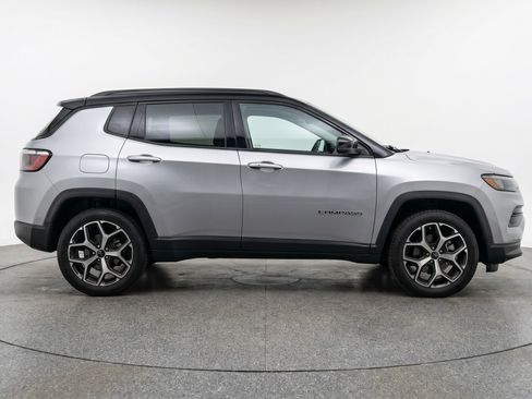 Used 2025 Jeep Compass Limited AWD/4WD image 11