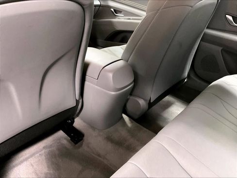 Used 2023 Hyundai Elantra SEL w/ Convenience Package image 27