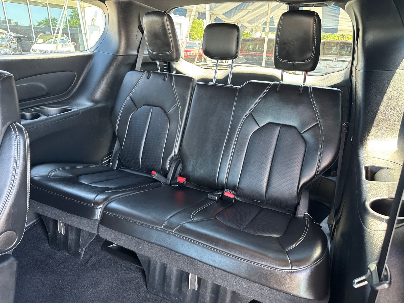 Used 2025 Chrysler Pacifica Select FWD image 6