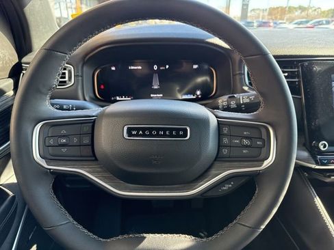 Used 2024 Jeep Wagoneer Series II image 12