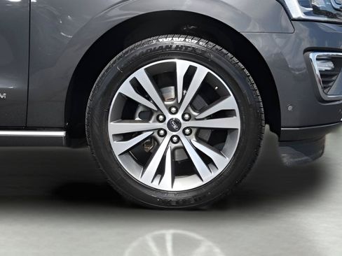 Used 2020 Ford Expedition Platinum RWD image 4
