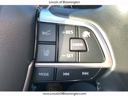 Used 2022 Toyota Highlander XLE image 38