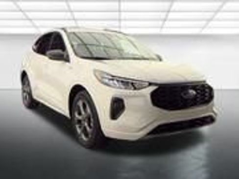 Used 2023 Ford Escape ST-Line w/ Tech Pack #1 AWD/4WD image 5