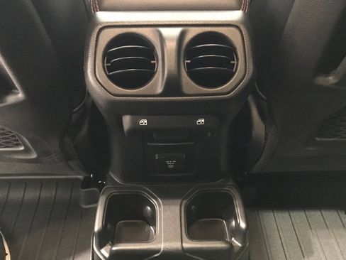 Used 2020 Jeep Gladiator Rubicon image 16