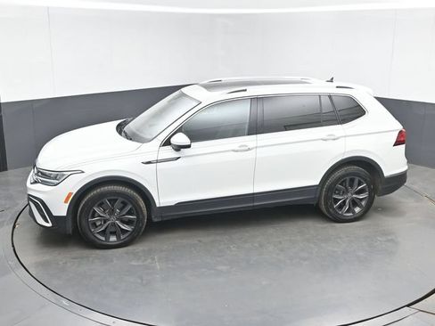 Used 2022 Volkswagen Tiguan SE AWD/4WD image 35